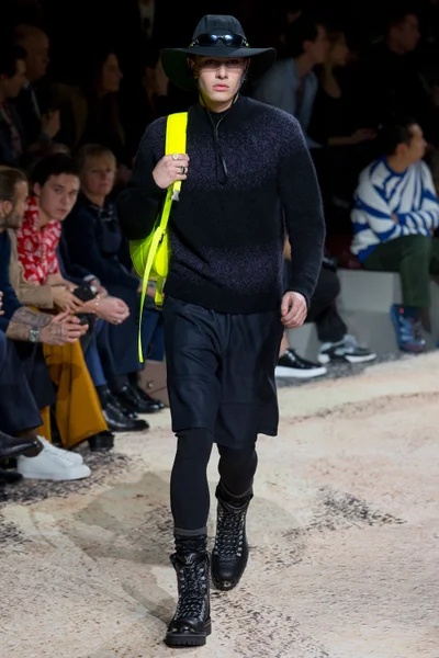 Look 35